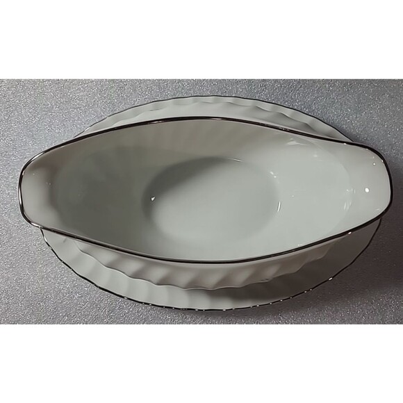 Beautiful Gold Standard Genuine Porcelain China Gravy Bowl with Attached Tray - Picture 5 of 6